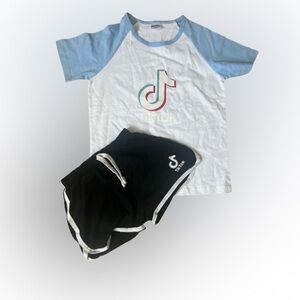 TikTok tween time!  This never worn outfit is adorable!